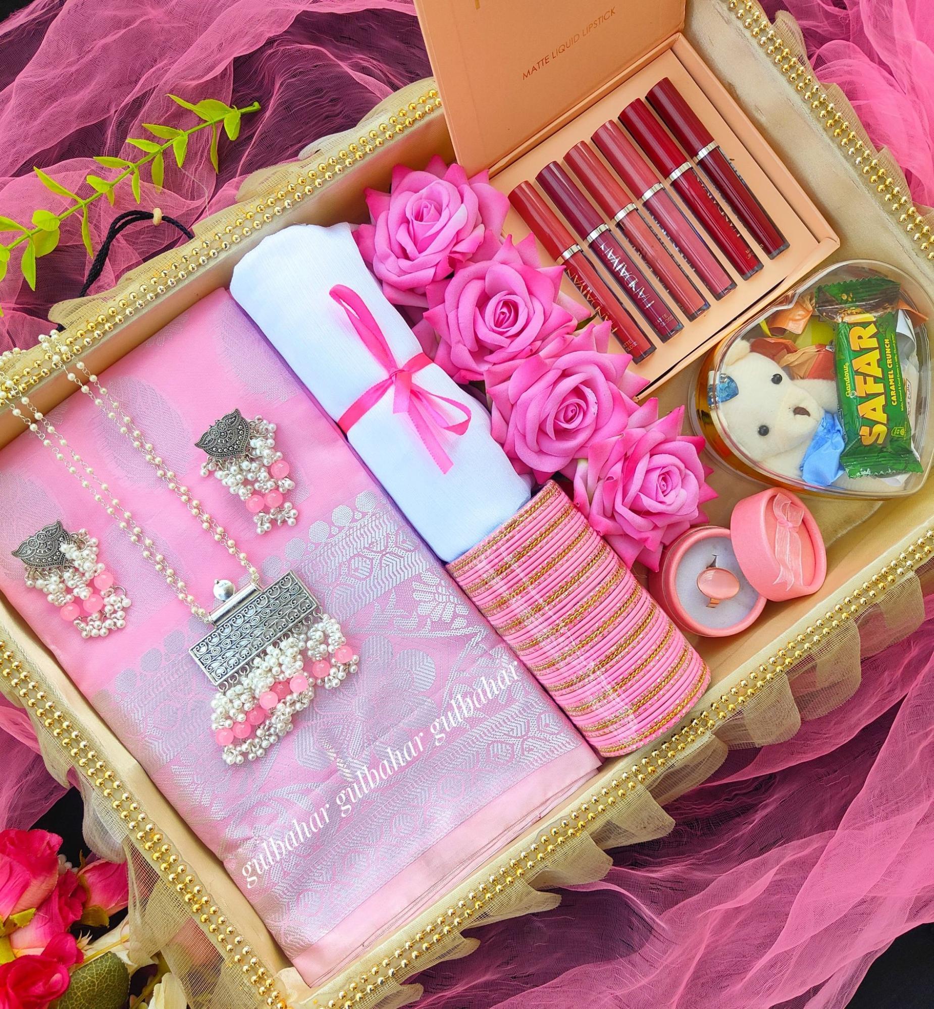 গোলাপি কাতান শাড়ী কম্বো